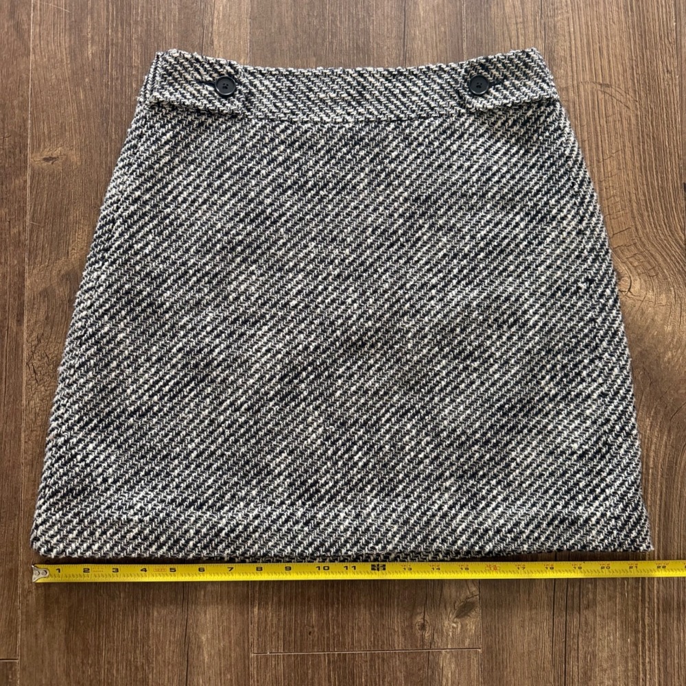 LOFT Mini Skirt Women 4 Black White Herringbone Tweed Button Tab Academia Office - Picture 12 of 13